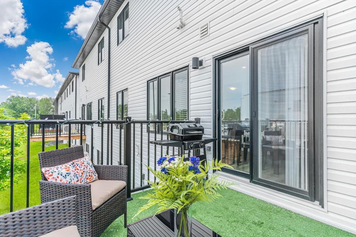 2 BR at 17 Mins Walk to Falls,Patio,BBQ and Outdoor Space - B&B