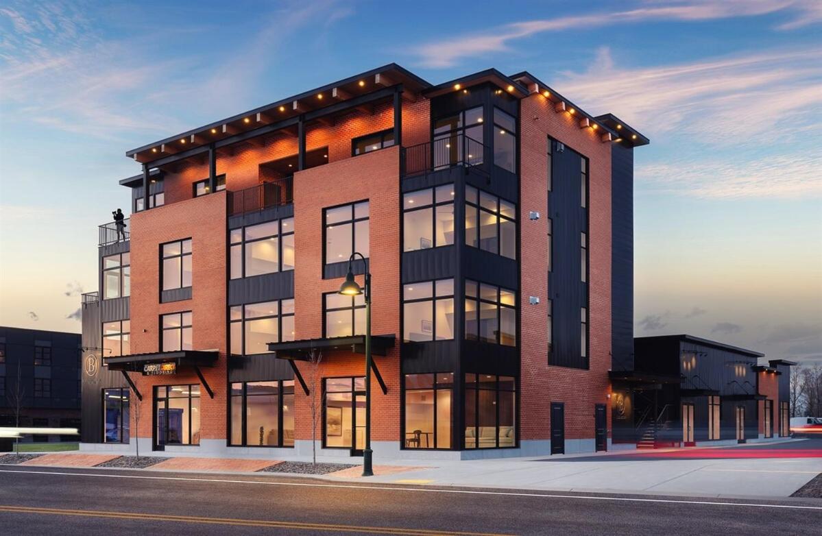 Newly Built - The Targhee at The Basin Luxury Suites - Bed and Breakfast Driggs