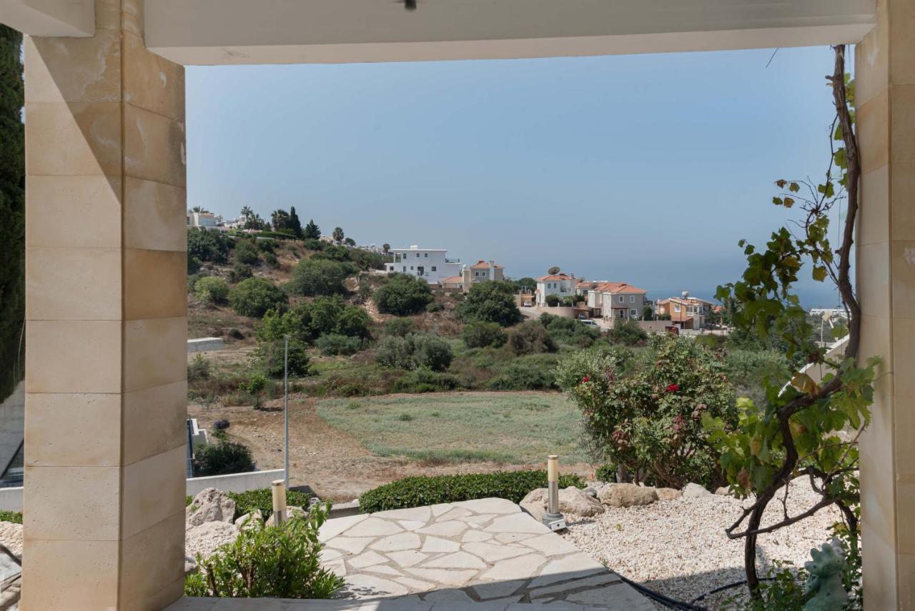 Phaedrus Living Seaview Hilltop Maisonette - B&B
