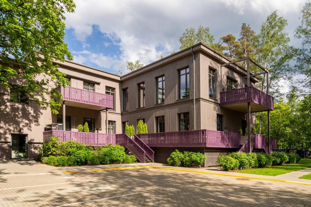 Deluxe One-Bedroom Apartment with Garden View