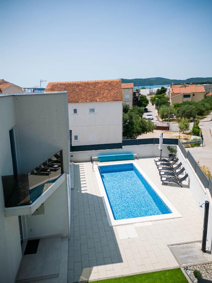 Villa Lumaka Sun - Amazing Home In Brodarica with 4 Bedrooms, Wifi, Outdoor Swimming Pool and Heated Swimming Pool - B&B Brodarica