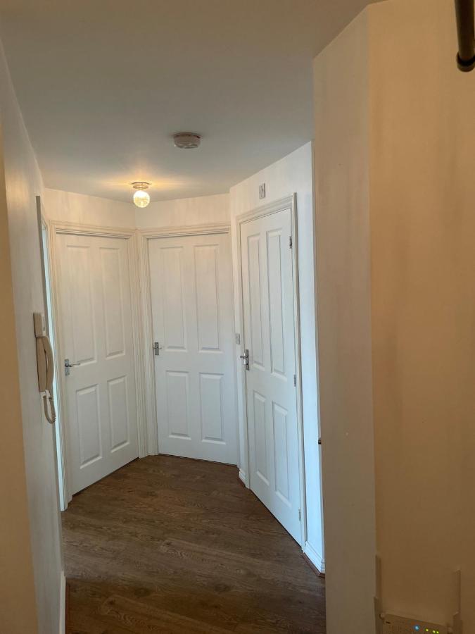 Fantastic 2 bedroom apartment- 7 mins from NEC, Airport, JLR, town centre - B&B