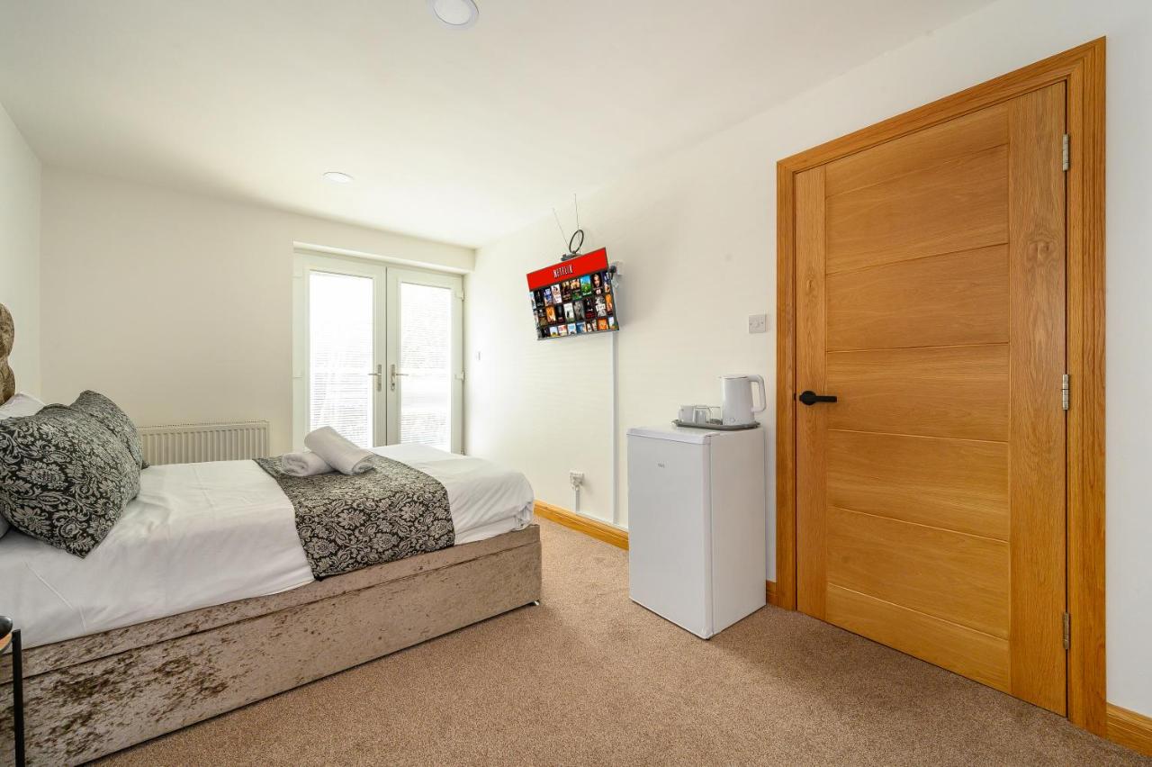 -RF7B- For your relaxed and Cosy stay with Free WiFi - B&B Batley