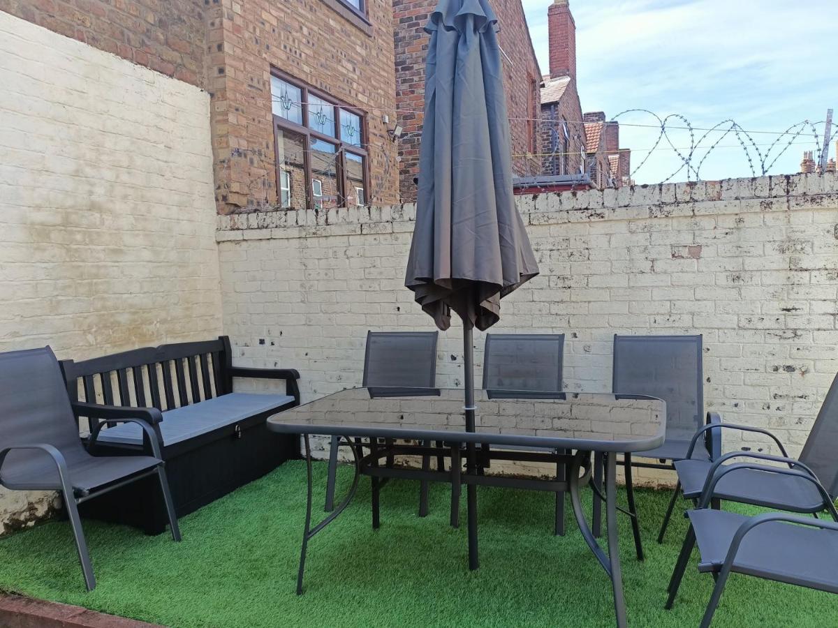 Lovely 4 bedroom home in Anfield - near Stadium, City Centre, sleeps 18 - B&B