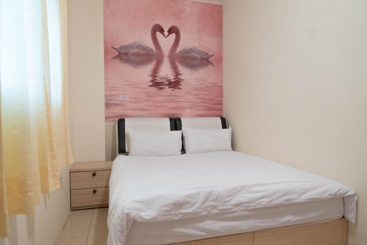 Zimmer mit Queensize-Bett und Gartenblick