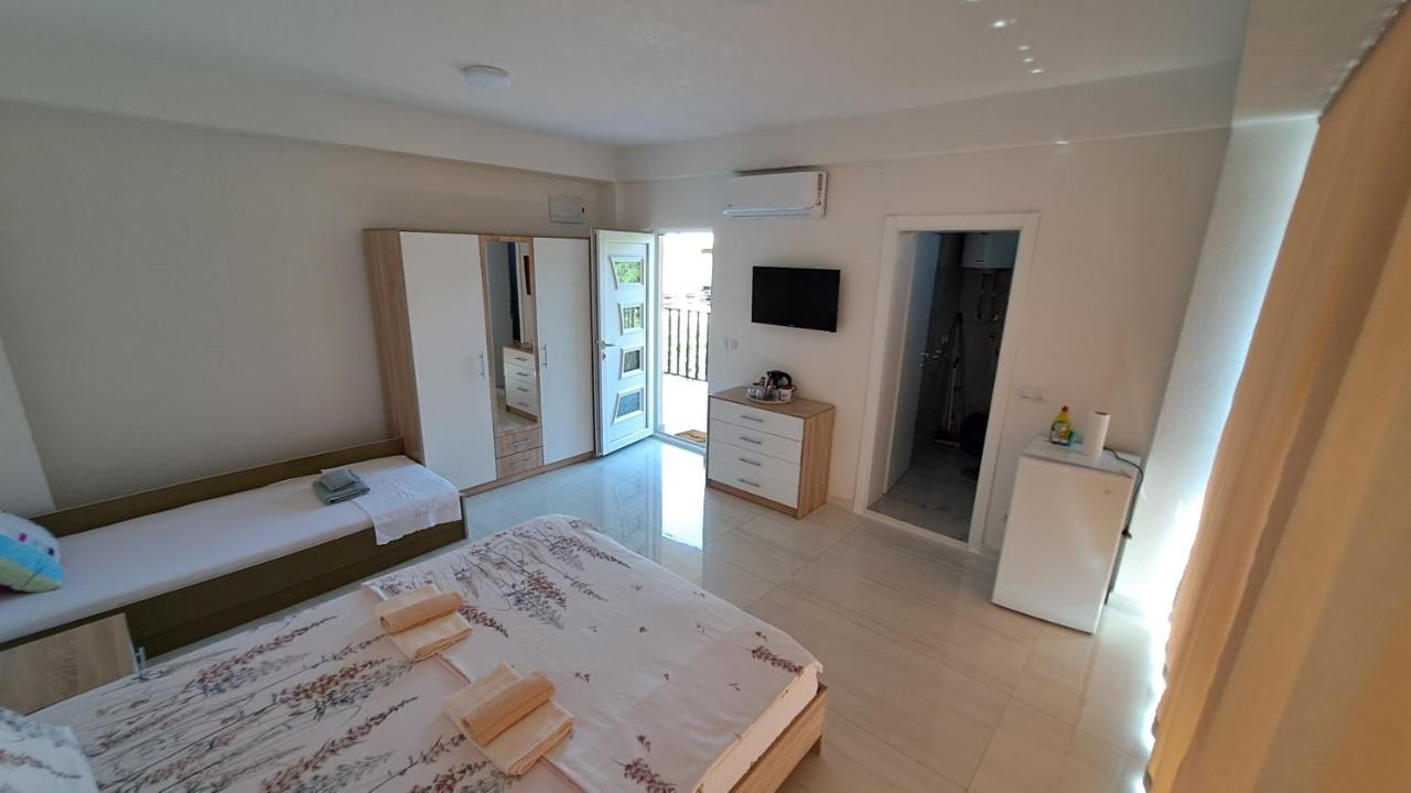 Sara Apartments - B&B Ocrida