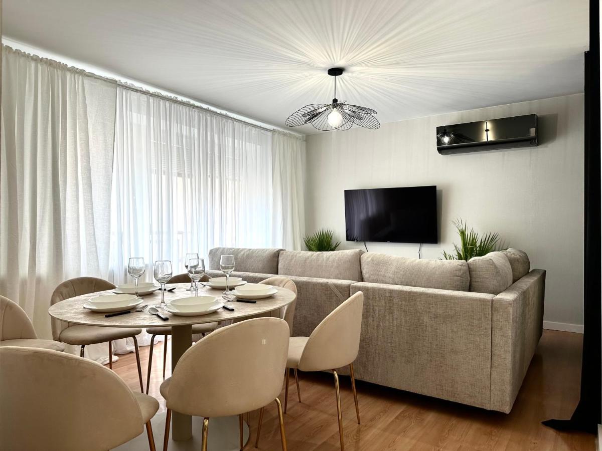 Igielna Apartment - 100m Main Square - Self Check-In - B&B