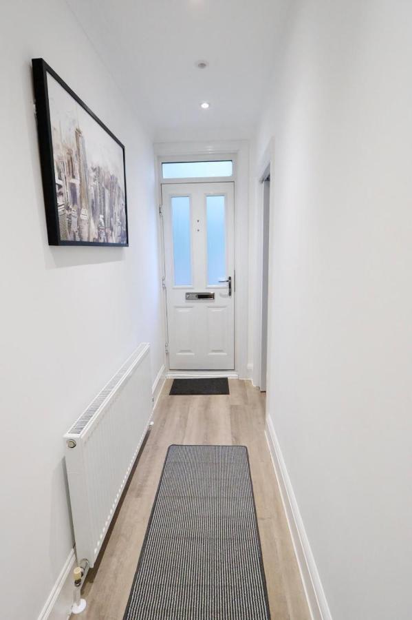 Spacious 3 Bedroom home Watford Junction - B&B Watford