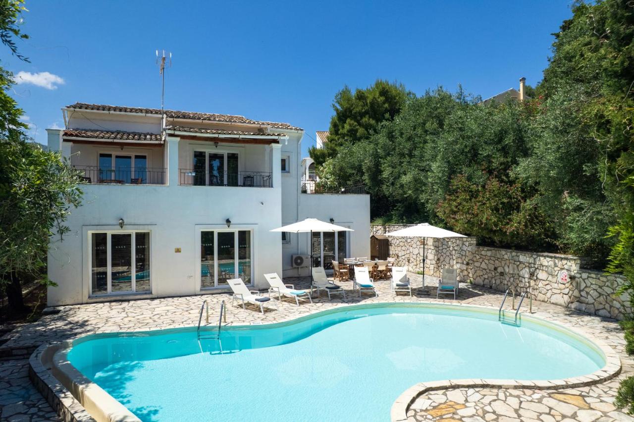 Villa Xanthe - Charming Holiday Villa with Private Heatable Pool in Kassiopi - B&B Kassiopi