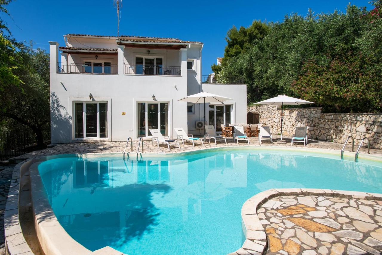 Villa Xanthe - Charming Holiday Villa with Private Heatable Pool in Kassiopi - B&B Kassiopi