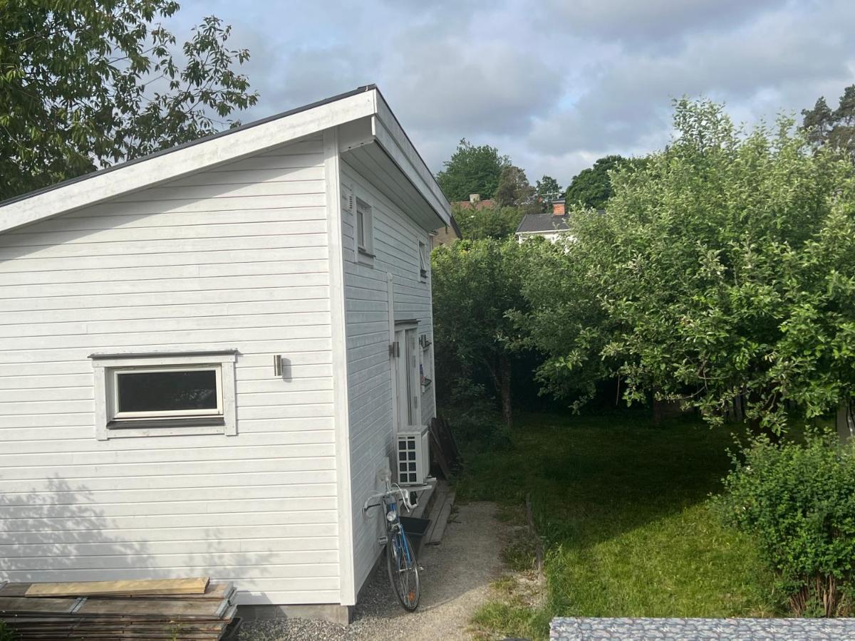 Liten stuga i Älvsjö 25 kvm med 2 sovloft - B&B
