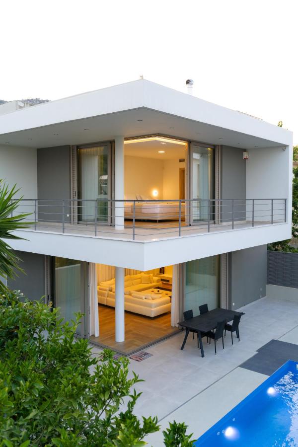 "Villa Olivea" - Modern villa with pool and large garden - B&B