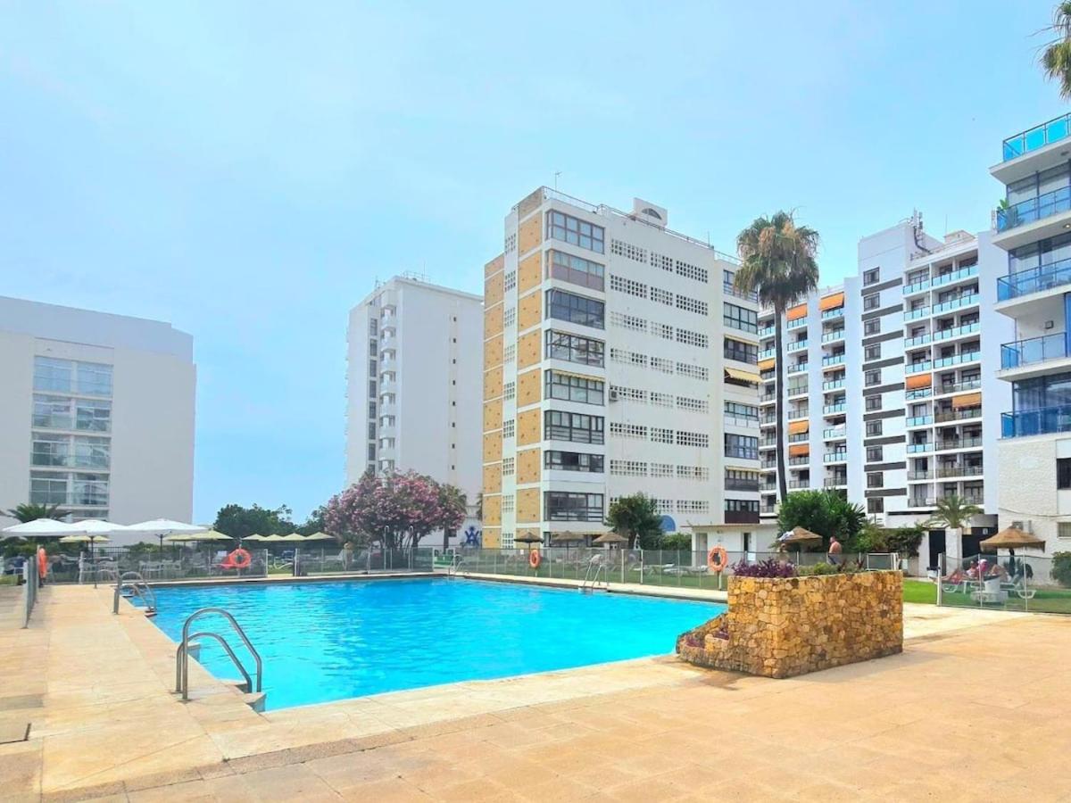Studio Pepitas with sea and pool views Steps from Puerta Marina and the beaches By NAMASTE ELITE - B&B Benalmádena