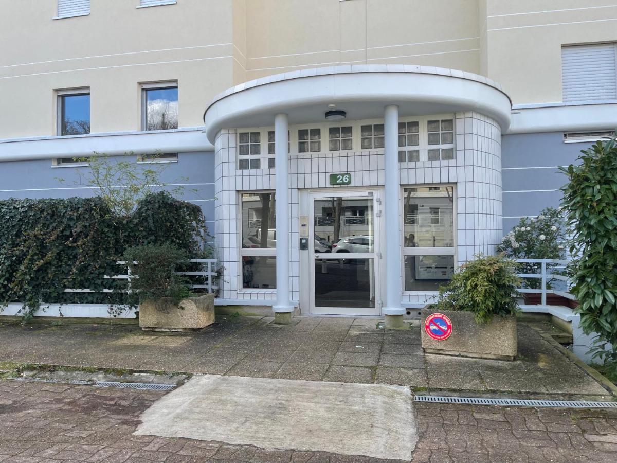 Duplex with Private Garden, Lake Access Paris and Disney - B&B