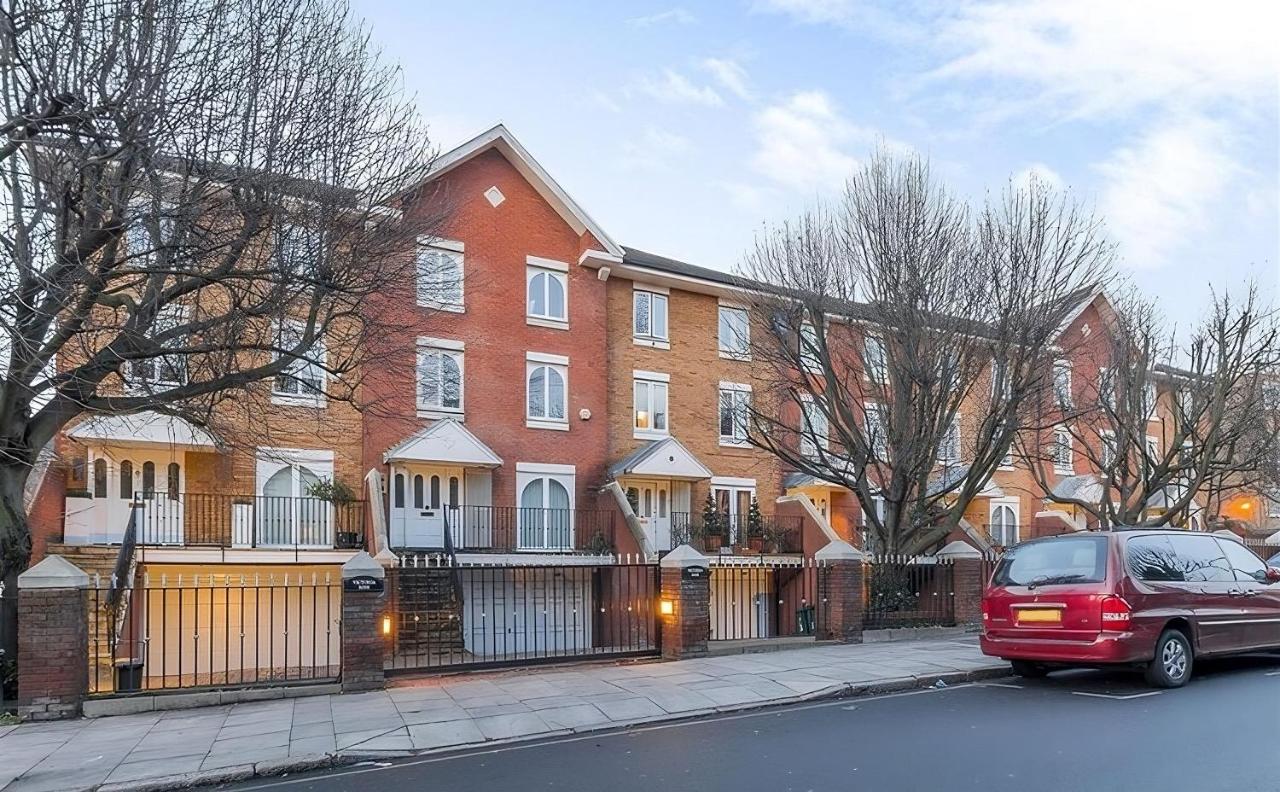 Spacious 2-bedroom Townhouse with Garden & Patio - B&B London