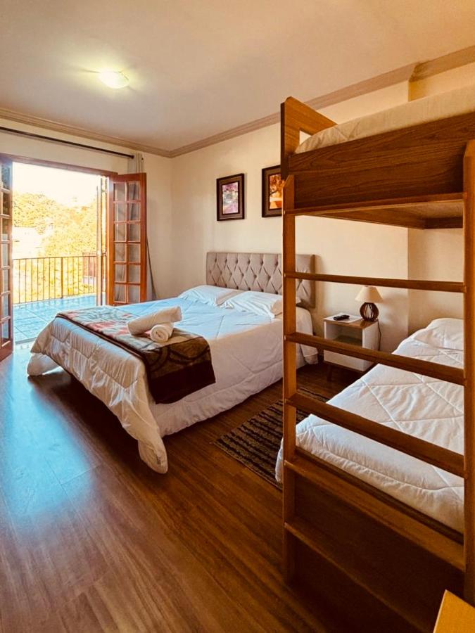 Vierpersoonskamer met Badkamer