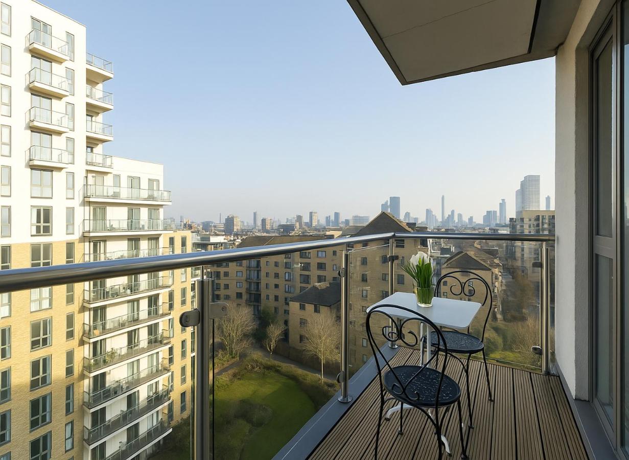 1 Bed Apartment in Bow with Balcony - B&B London