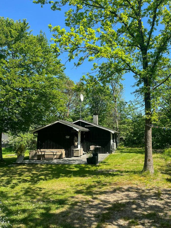 Idyllic Holiday Home With Forest View - B&B