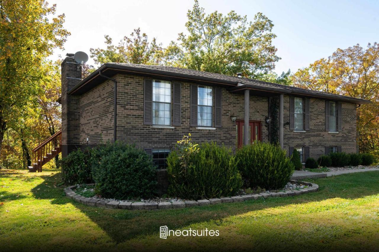 Spacious Family Cottage - Near the Ark - B&B