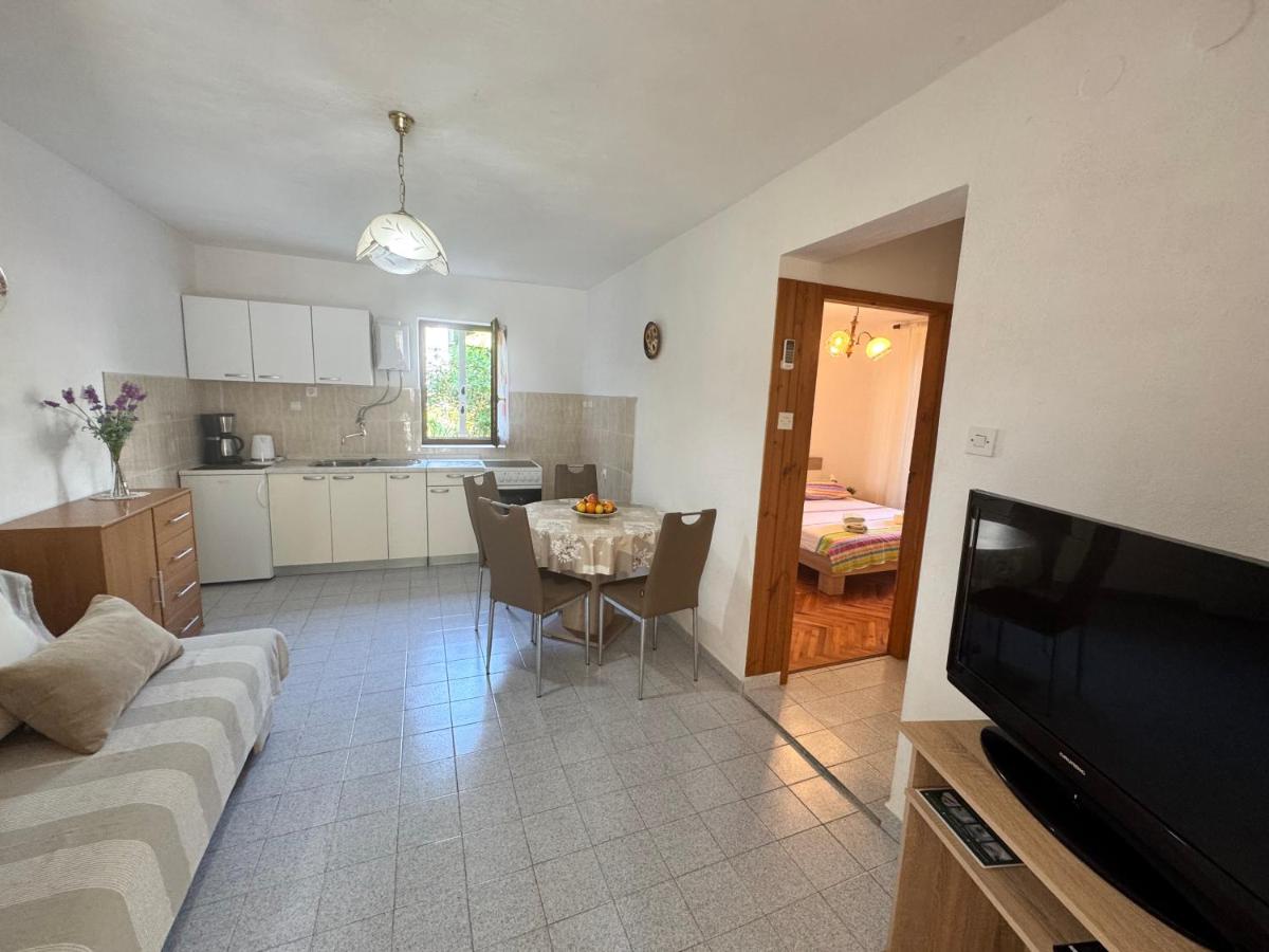 Apartment with Garden View