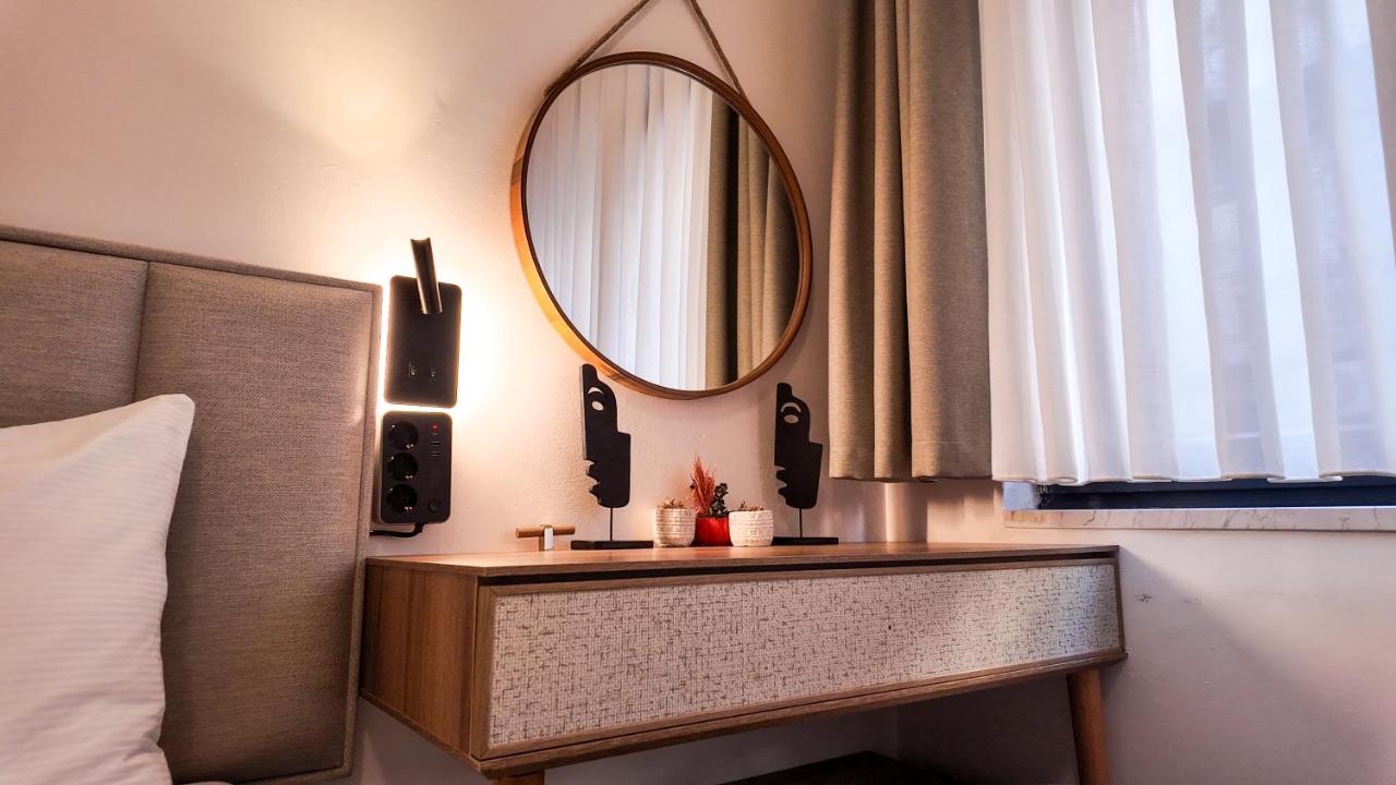 Standard Queen Room