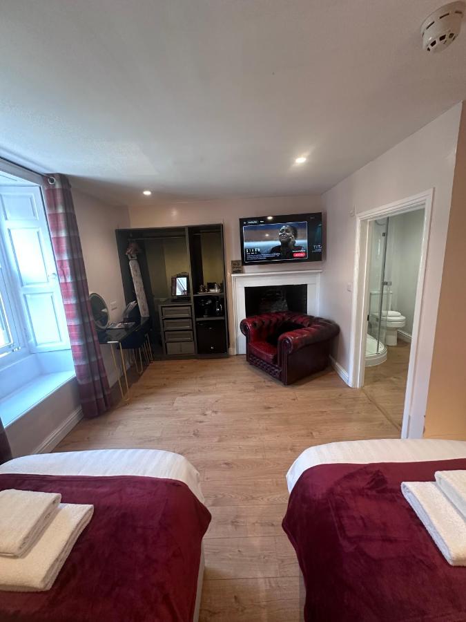 Twin Room with Shower
