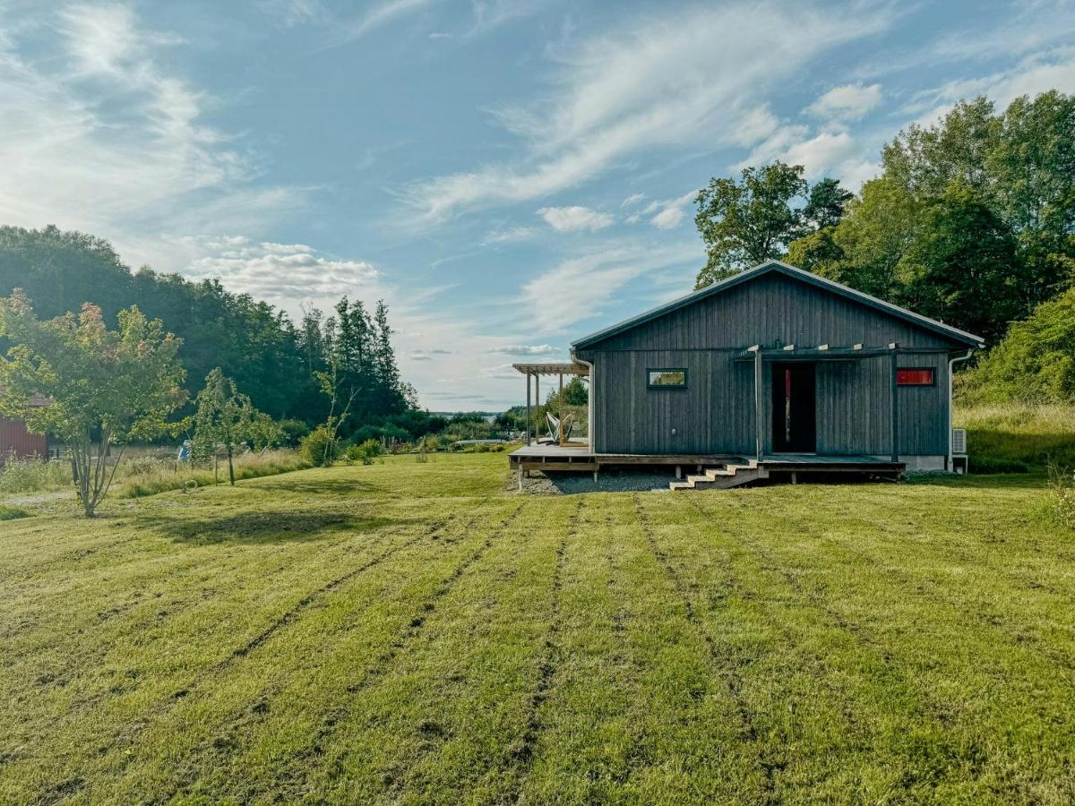 Modern Mini-Villa With Lake View On Bryggholmen - B&B