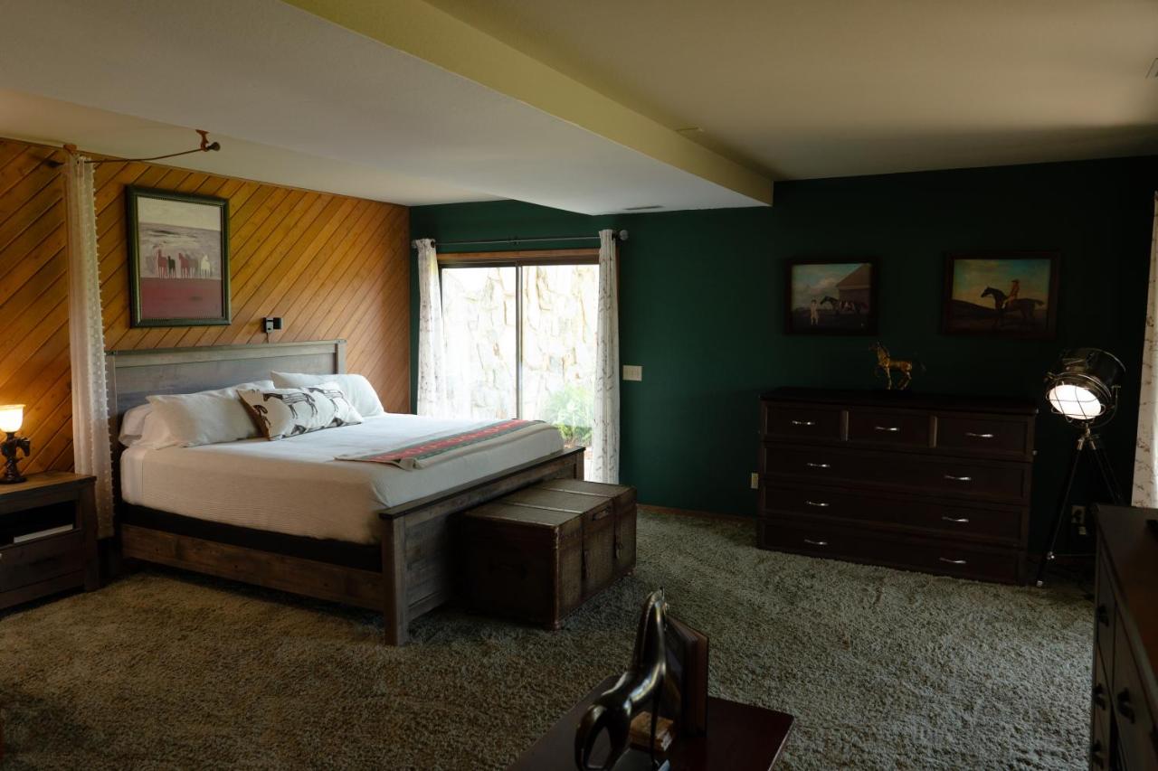 Deluxe King Suite