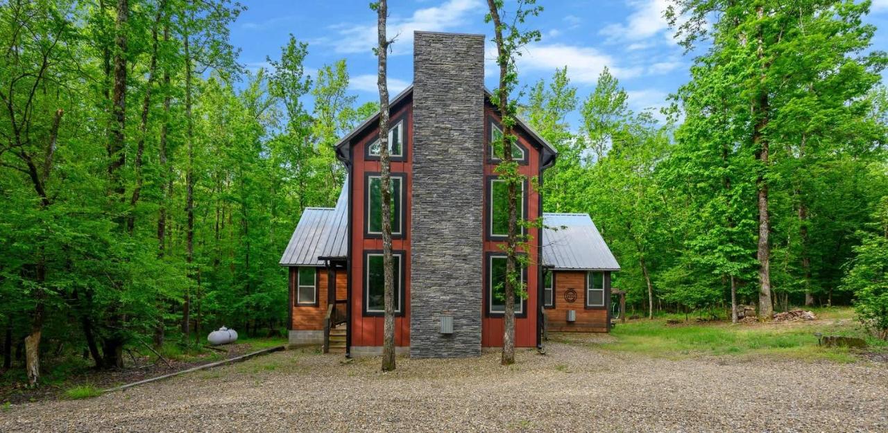 Stardust Hollow-families-pool table-outdoor luxury - B&B Broken Bow