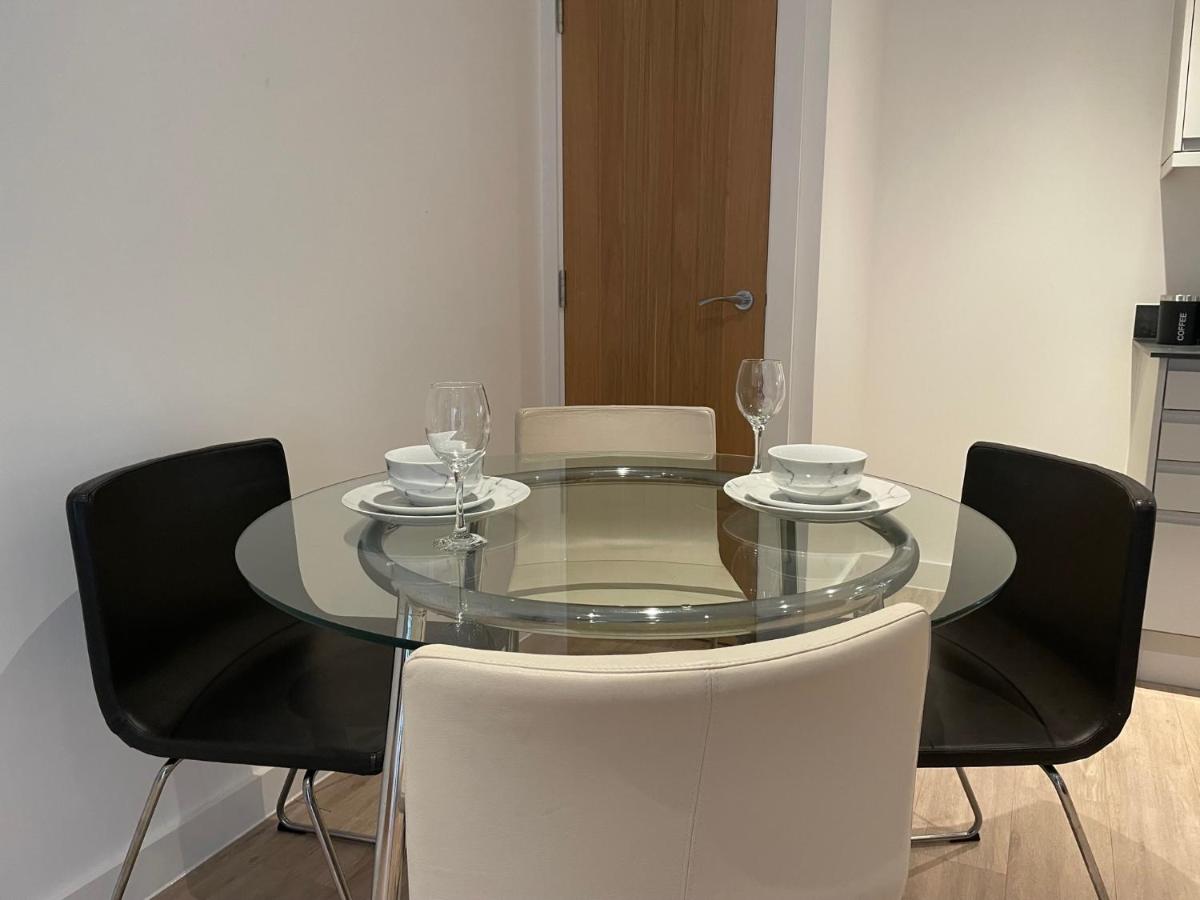 Lovely 1 bed apartment in the heart of High Wycombe town centre - Chambres d'hôtes High Wycombe