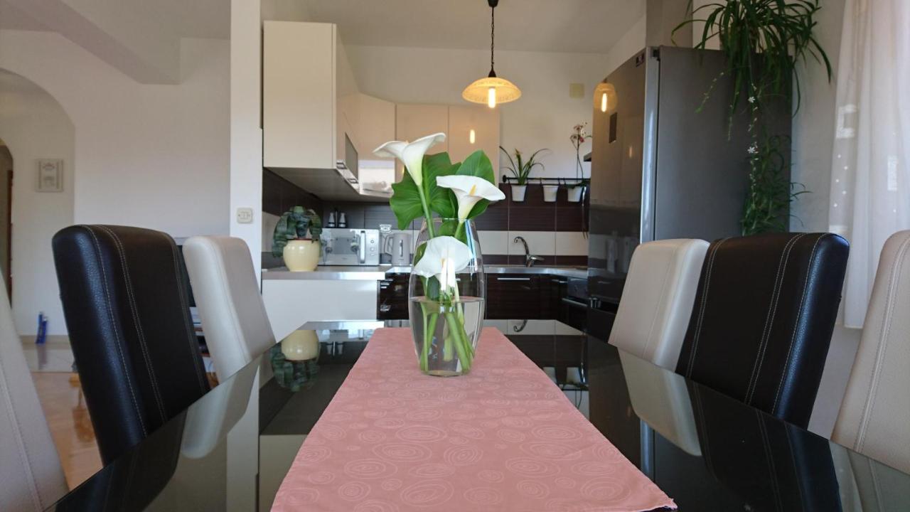 Holiday Home Lota - Ferienwohnung Starigrad-Paklenica