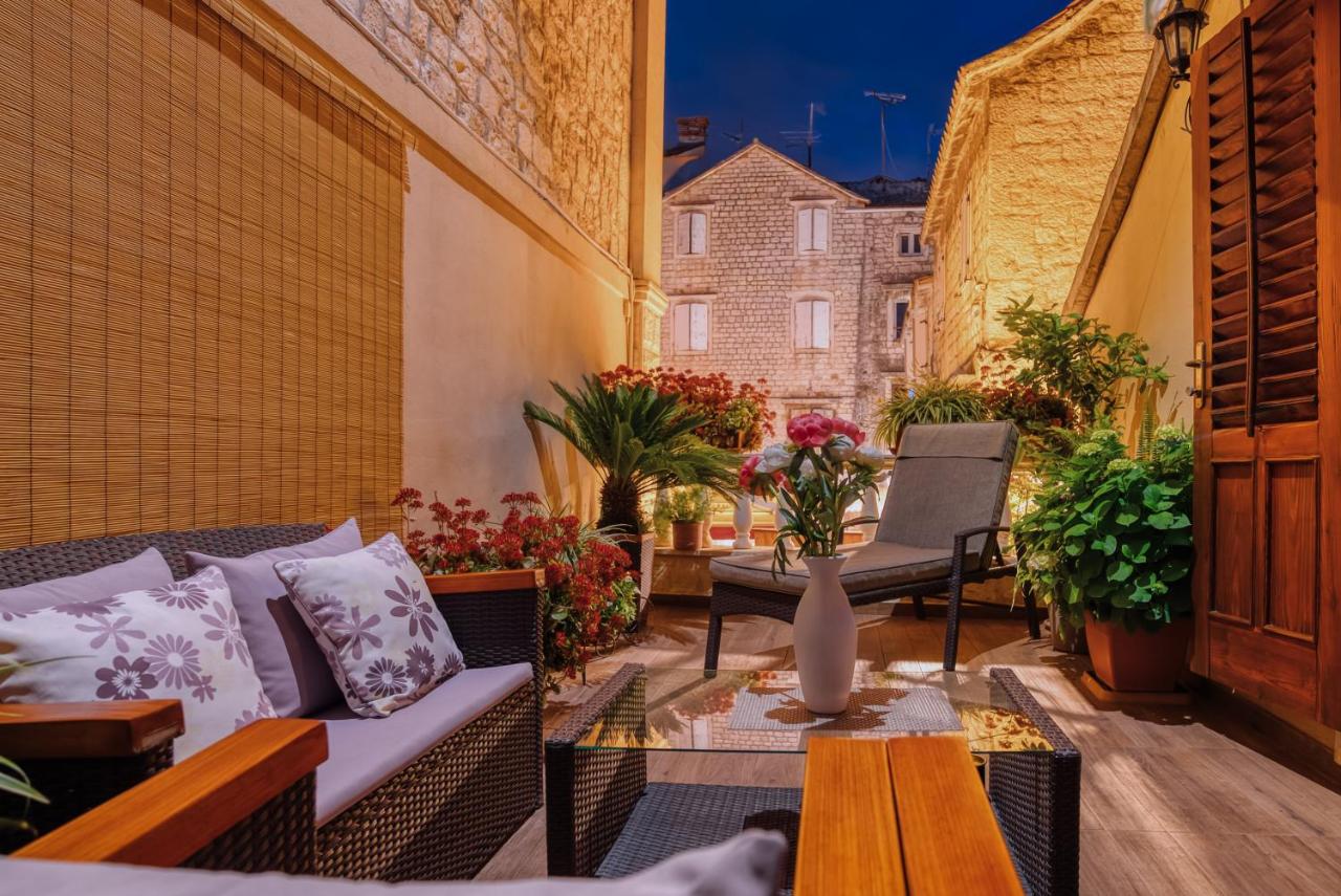 Old town Villa TROGIR STARS with free parking - B&B Trogir