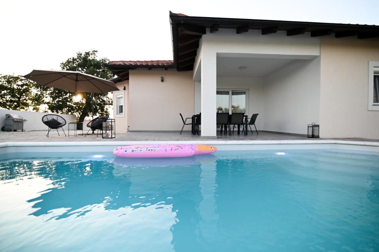Four Oaks Holiday House - B&B