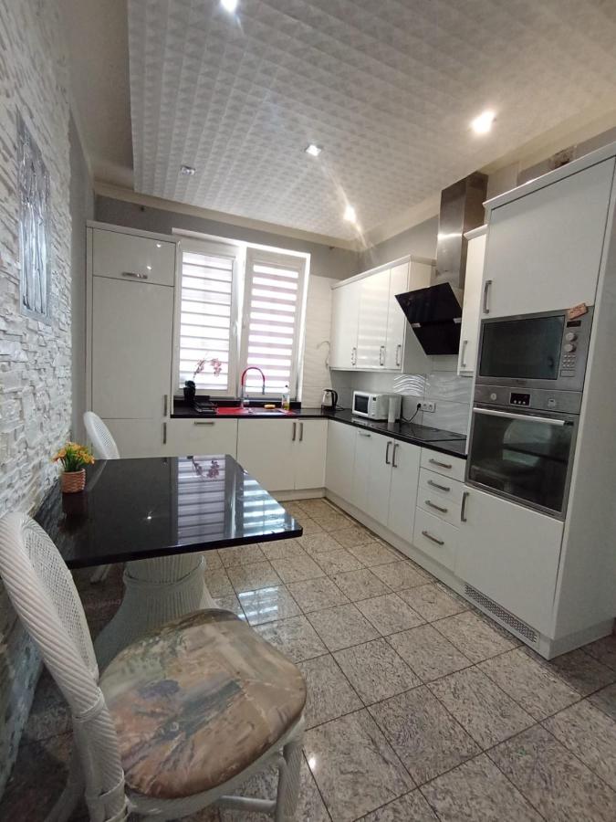 Villa Varzob ll - B&B Varsavia
