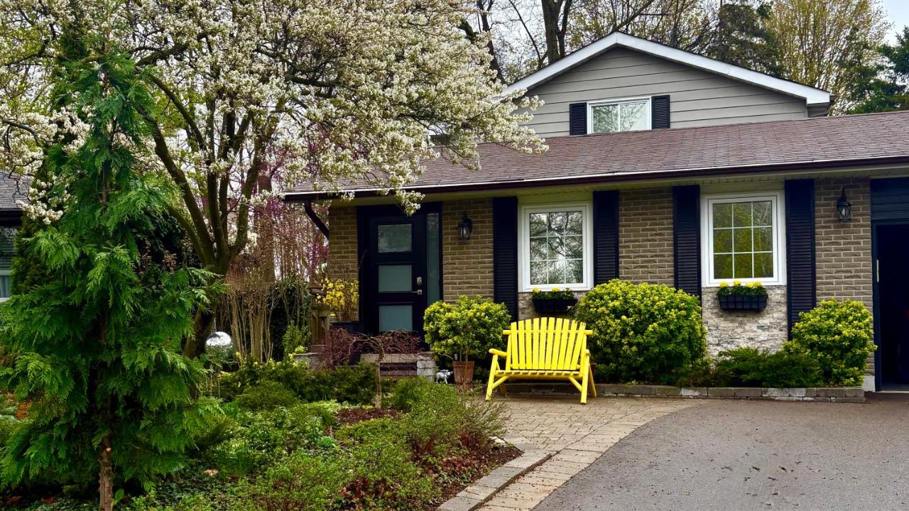 Private Apartment Where Remote Work Meets Real Comfort - B&B Oakville