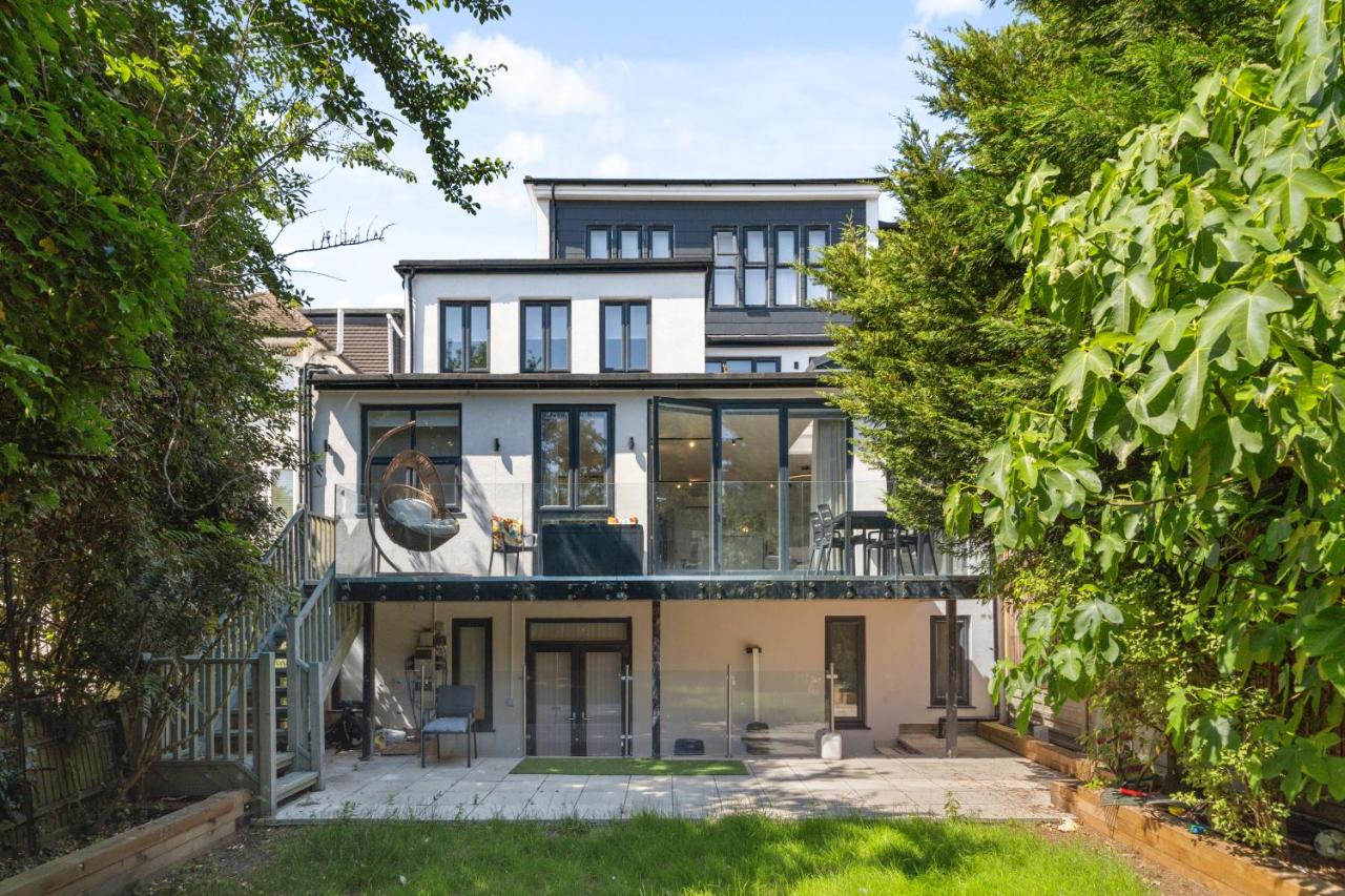 Spacious 6 Bedroom Luxury Home Sleeps 14 Royal Manor 57 - B&B