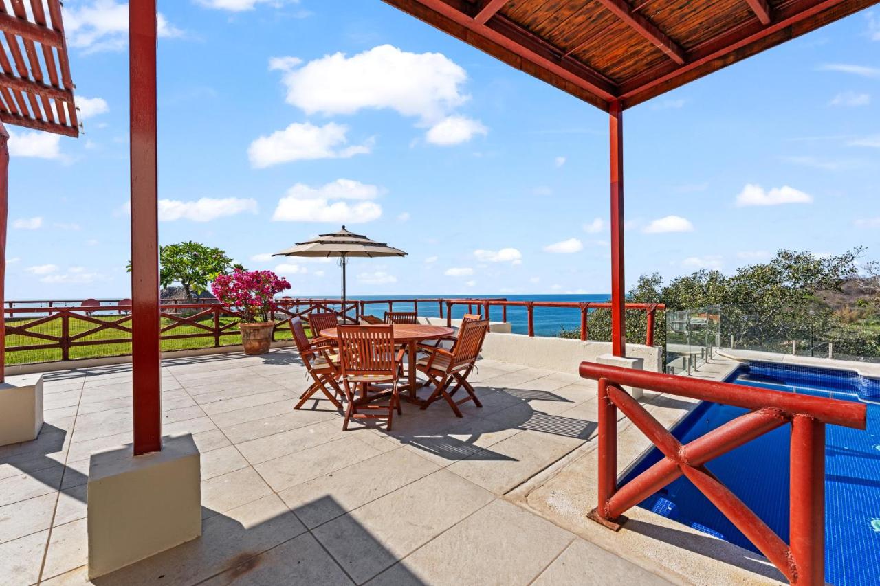 Villa Alhelí, Oceanview Escape with Private Pool - B&B Sayulita