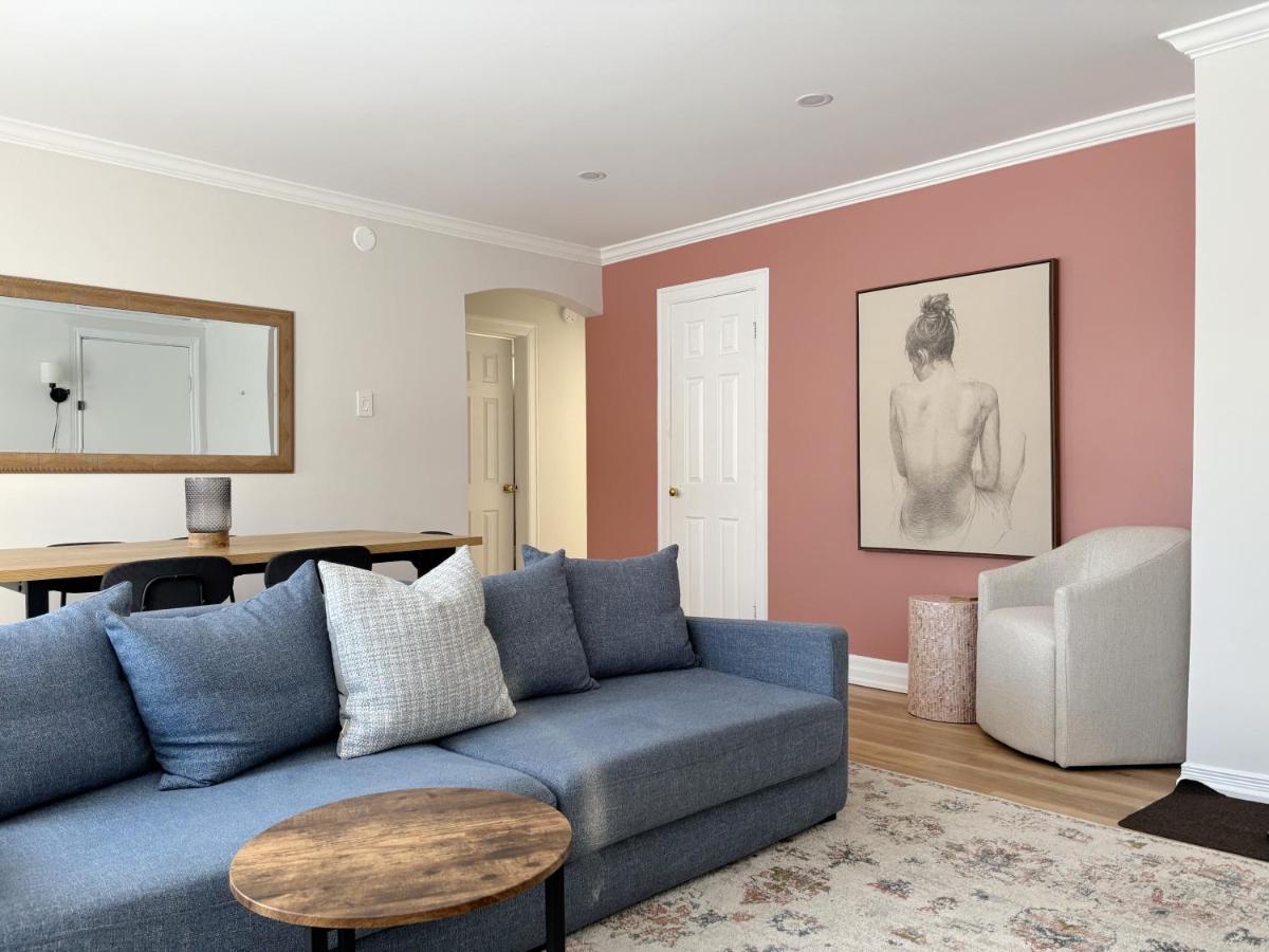 Modern Stay with King Bed, 5 Mins to Hospital - B&B