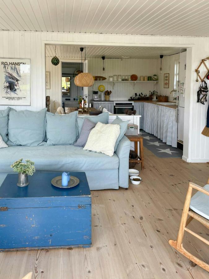 Charming Summer House Near Dalbybugten - B&B