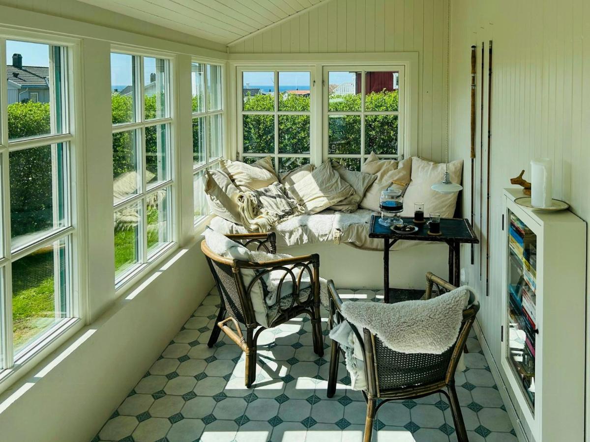 Cottage With Glass Porch By Apelviken Beach - B&B