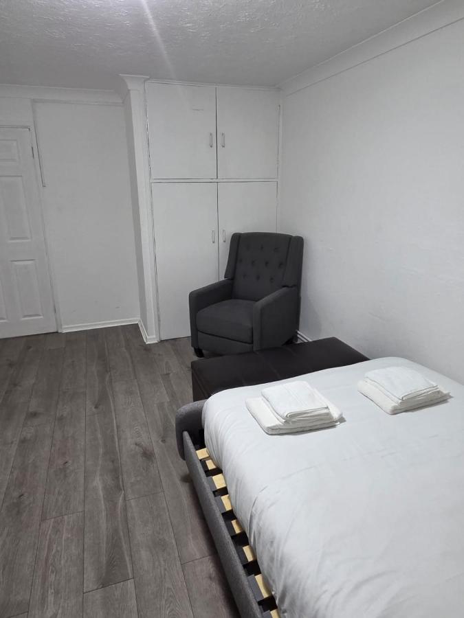 3 Bedroom Flat - Colchester- Train Station - Close to Town - B&B Colchester