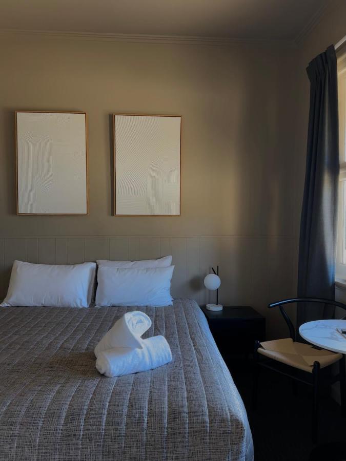 King room with 1 king bed