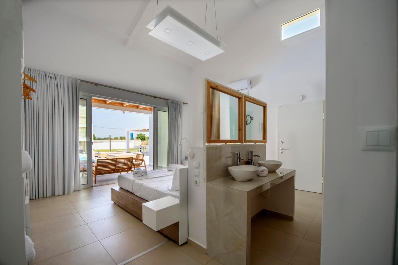 One-Bedroom Apartment with Pool View