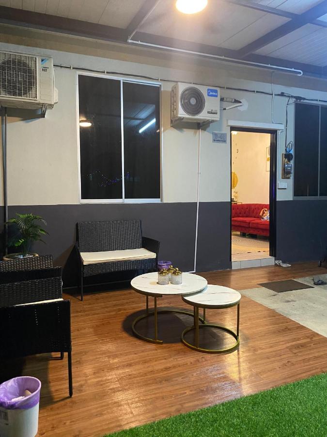 Wanda Homestay - B&B Taman Simpang Empat