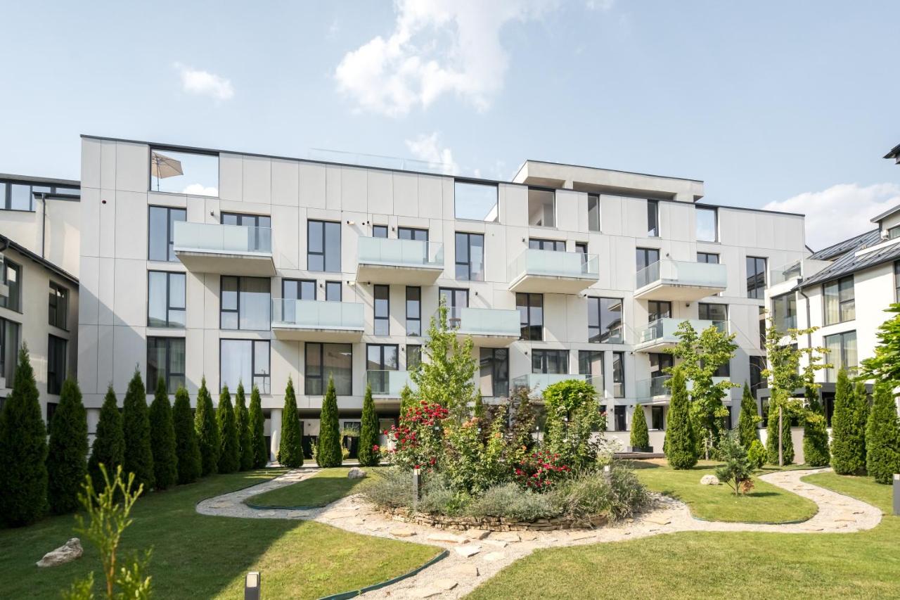 Deluxe One-Bedroom Apartment with Garden View