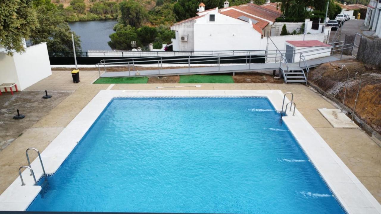 Casa del Lago la Encantada 10 huéspedes con piscina Las Jaras - Chambres d’hôtes Cordoue