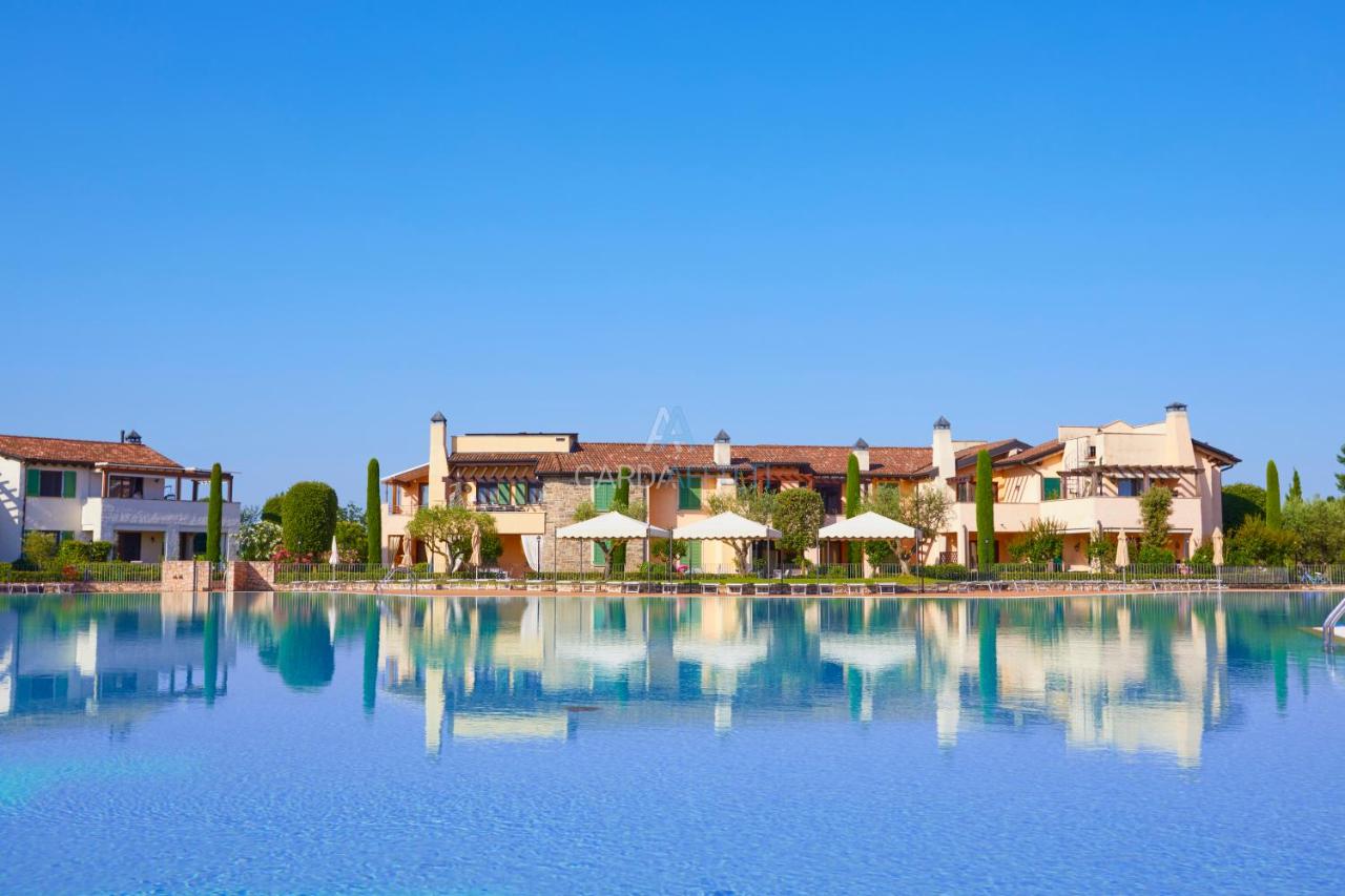 Resort Apartment - Borgo esclusivo con Piscine e Campi sportivi - B&B Peschiera del Garda