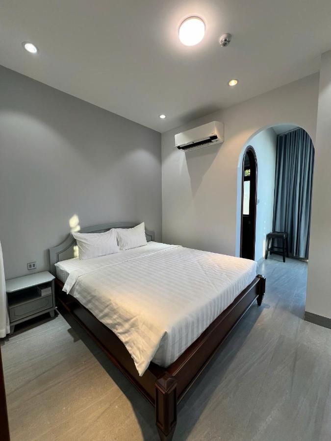 One-Bedroom Apartment with Balcony and Water View