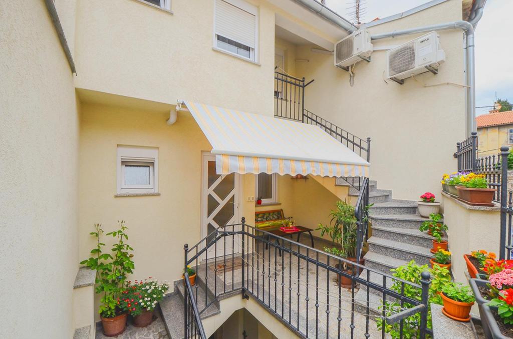 E&E Apartment Arena with free private parking - B&B