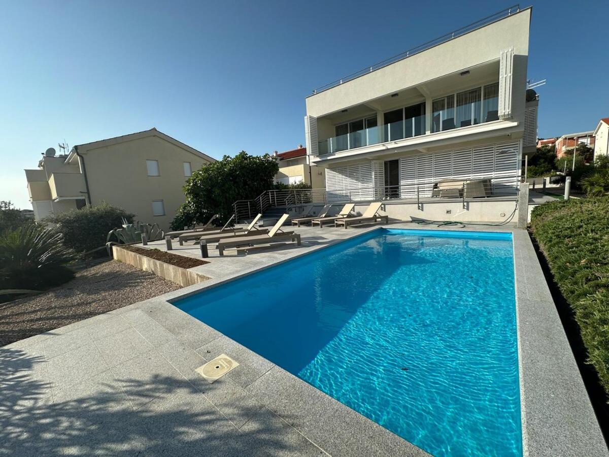 Villa INAMI - Ferienwohnung Mandre